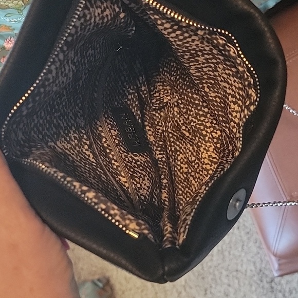 Great Sized Black Chain Shoulder Bag - Picture 5 of 6